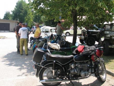 Razstava starodobnih vozil in vožnja po občini 3